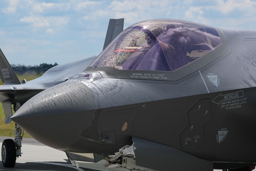 epa13032276 A Polish Air Force F-35 fighter jet lands at 332nd Tactical Air Base before the ceremony of F-35 fighter jets officially join the Polish Armed Forces in Lask, central Poland, 12 June 2026. ...