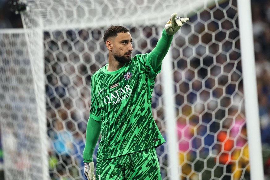 epa12148022 PSG goalkeeper Gianluigi Donnarumma gestures during the UEFA Champions League final between Paris Saint-Germain and Internazionale Milano in Munich, Germany 31 May 2025. EPA/FILIP SINGER