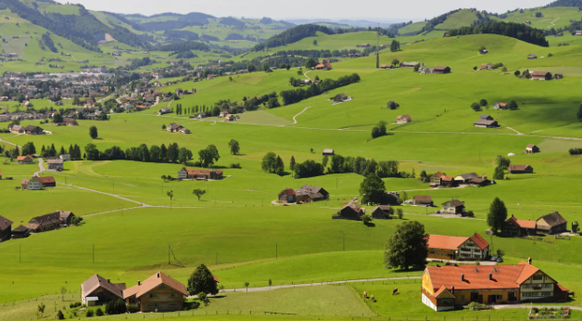 Zersiedelung bringt Mobilität wie hier im Appenzellerland mit Appenzell im Hintergrund.