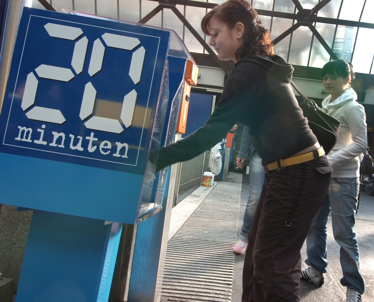 Die erste St. Galler Ausgabe von 20 minuten fand eine gute Aufnahme bei den Reisenden am Montag, 13. Juni 2005, am Hauptbahnhof St. Gallen. Zwei Regionalseiten sind fuer Themen aus der Ostschweiz rese ...