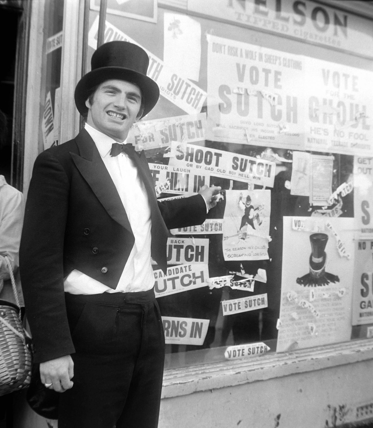15 AUGUST 1963 DAVID - SCREAMING - LORD SUTCH, A POP SINGER WHO IS STANDING FOR A SEAT IN THE BY-ELECTION OF STRATFORD-UPON-AVON AFTER JOHN PROFUMO RESIGNED. WARWICKSHIRE, ENGLAND., Stratford-upon-Avo ...
