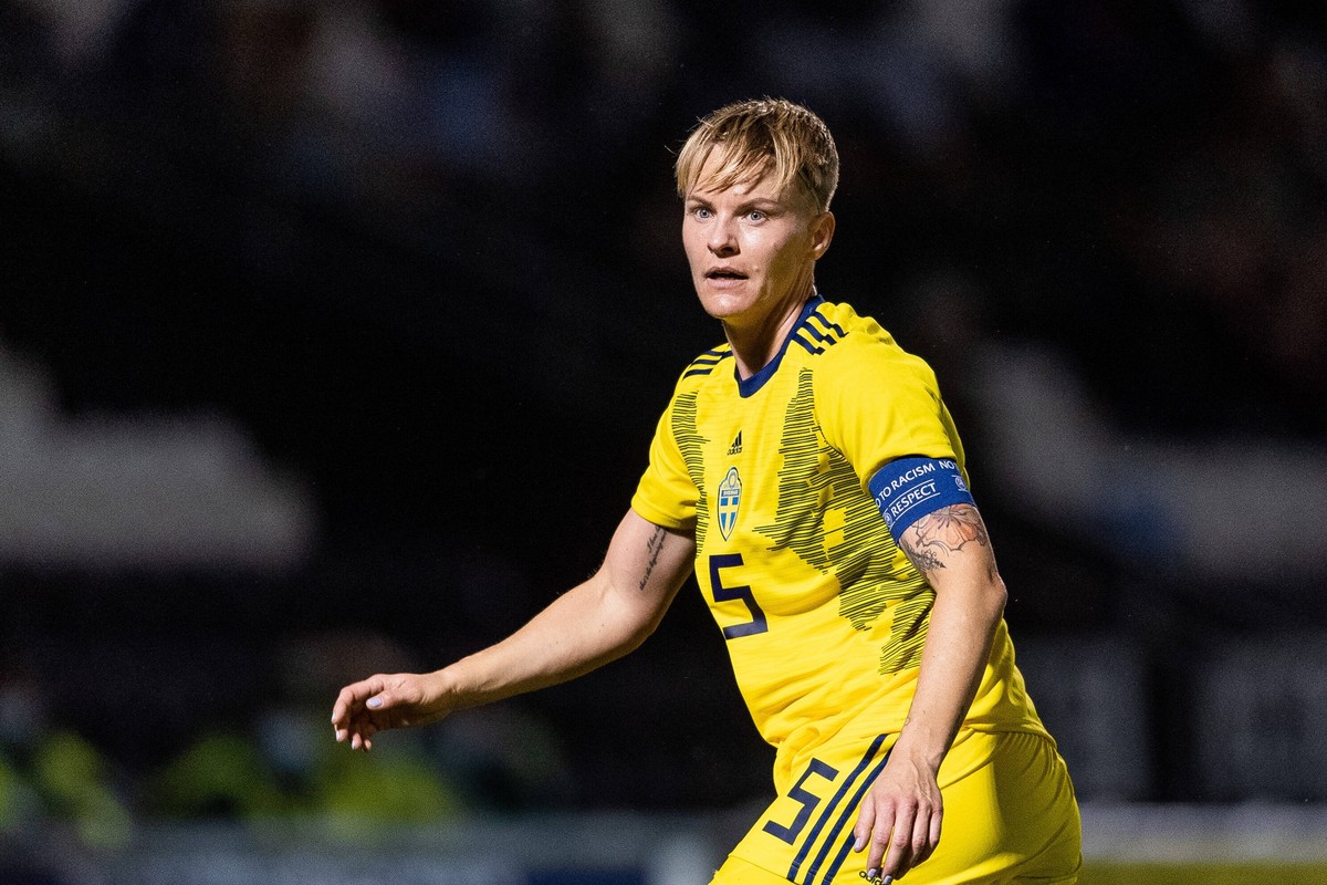 211026 Nilla Fischer of Sweden during the International Friendly, Länderspiel, Nationalmannschaft football match between Scotland and Sweden on October 26, 2021 in Paisley. Photo: Mathias Bergeld / BI ...