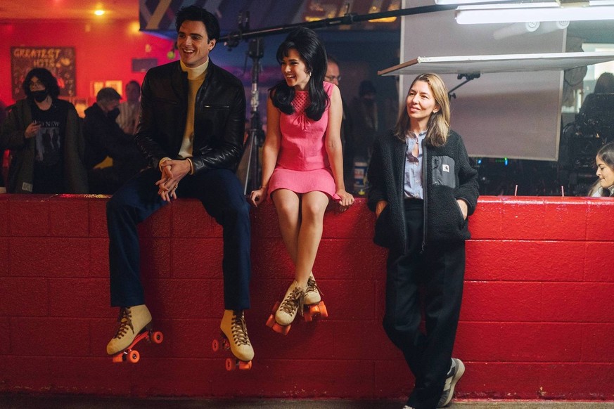 RECORD DATE NOT SHOWN PRISCILLA, from left: Jacob Elordi, Cailee Spaeny, director Sophia Coppola, on set, 2023. tel: Sabrina Lantos / A24 /Courtesy Everett Collection PUBLICATIONxINxGERxSUIxAUTxONLY