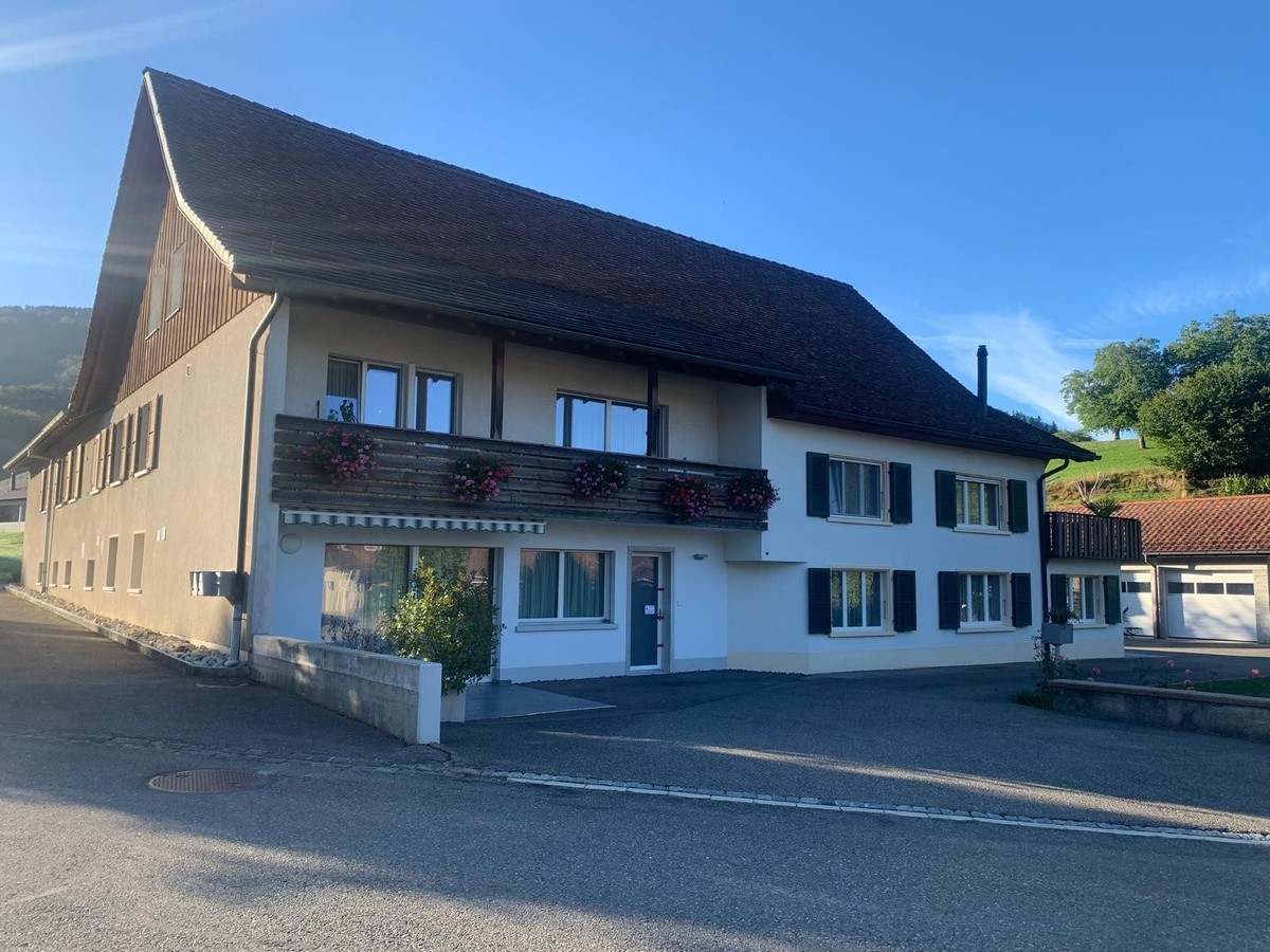 Le tireur présumé de la tuerie d'Aarau vivait dans le village jurassien de Montsevelier. watson y était en reportage le 3 septembre 2026.