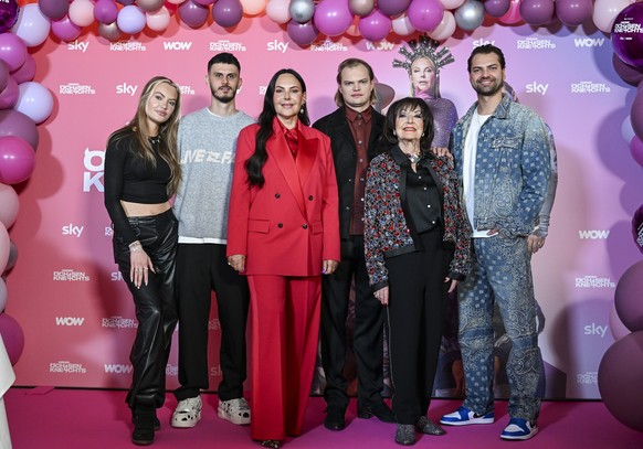 ARCHIV - 20.03.2025, Berlin: Cheyenne Savannah Ochsenknecht (l-r), Nino Sifkovitz, Natascha Ochsenknecht, Wilson Gonzalez Ochsenknecht, B�rbel Wierichs und Jimi Blue Ochsenknecht bei einem Pressetermi ...