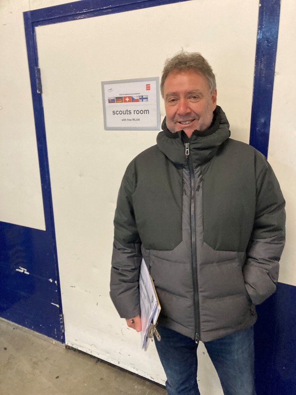 NHL-Scout Thomas Roost in Zuchwil – das Stadionbeizli ist für die Dauer des Turniers in Scouts Room umbenannt worden