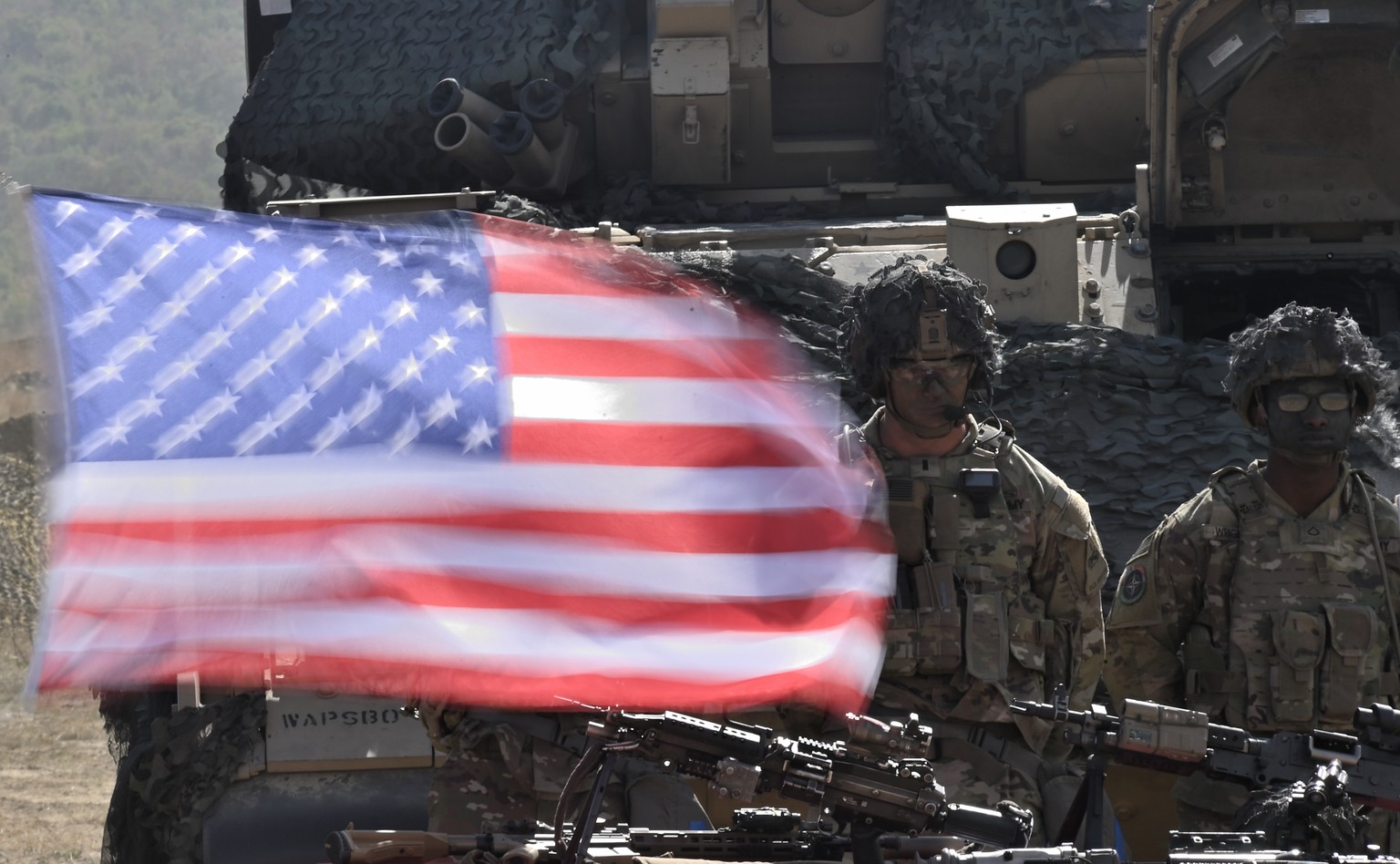 epa10884094 US soldiers take part in the military exercise &quot;Noble Blueprint -2023&quot; at the military camp Novo Selo, Bulgaria, 26 September 2023. Formations from the Multinational Battle Group ...