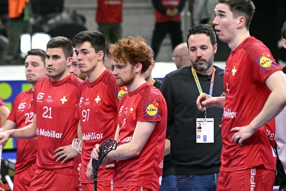 Swiss Head Coach David Jansson and his team looks disappointed after during the 14th Men&#039;s World Floorball Championships 3rd Place match between Finland and Switzerland in Zurich, Switzerland, on ...