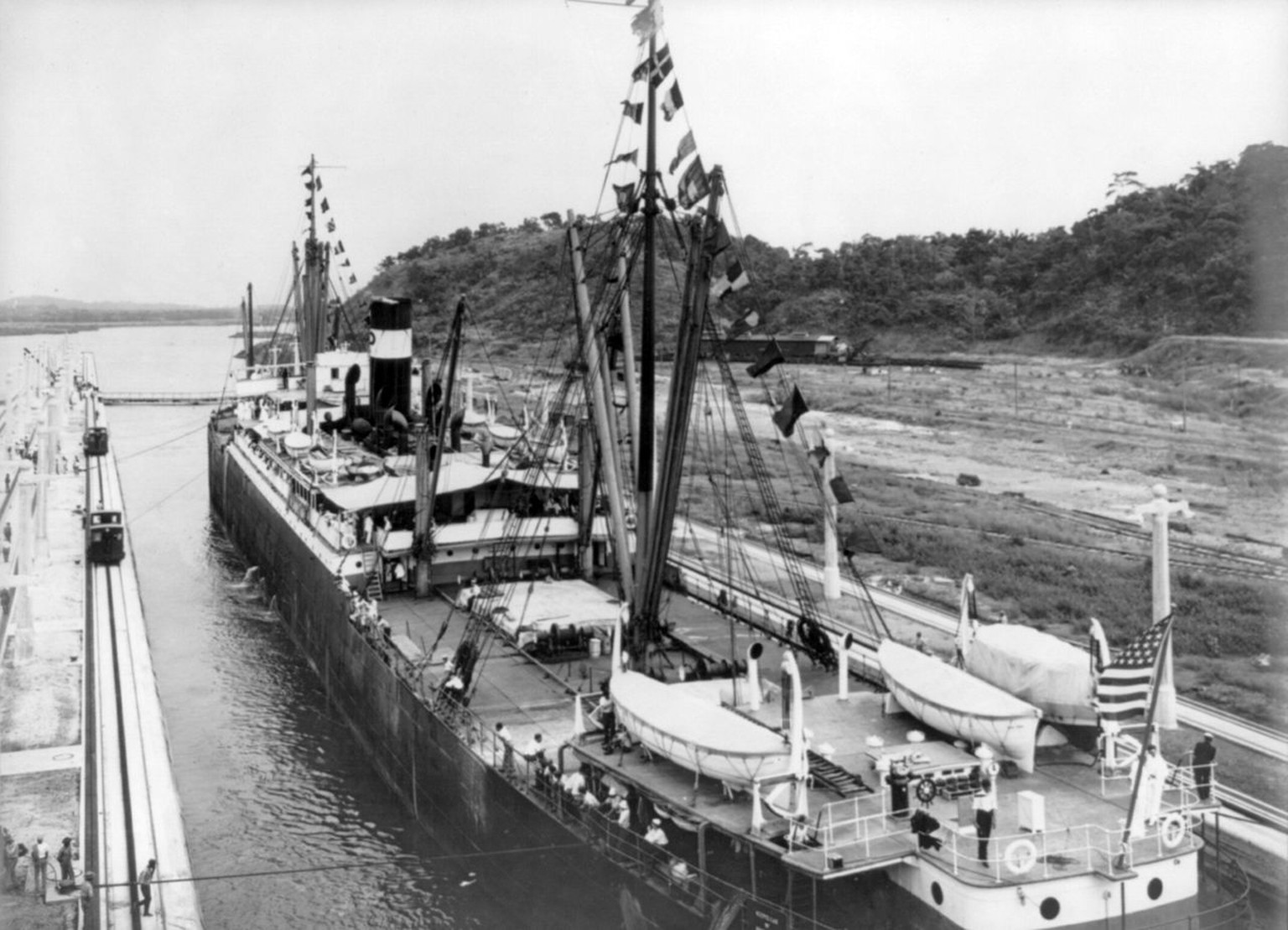 Die «SS Ancon» bei ihrer historischen Kanaldurchfahrt.