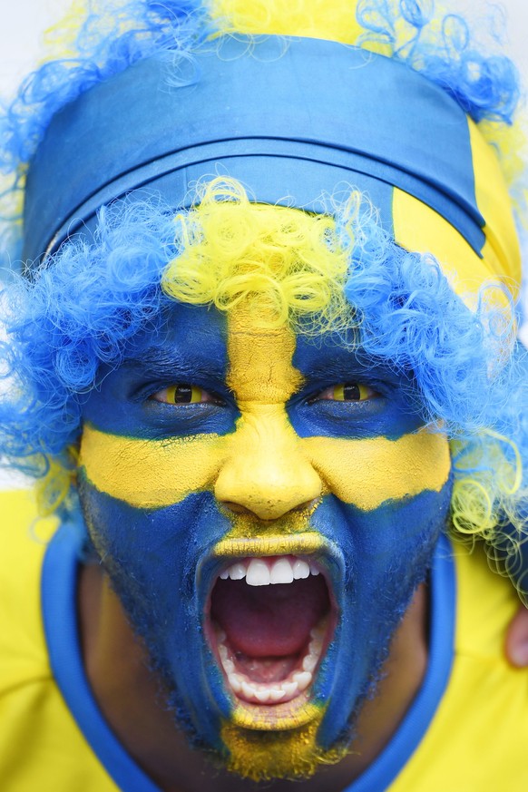 13.06.2016; Saint-Denis; Fussball Euro 2016 - Irland - Schweden; Ein schwedischer Fan vor dem Spiel(Valeria Witters/Witters/freshfocus)