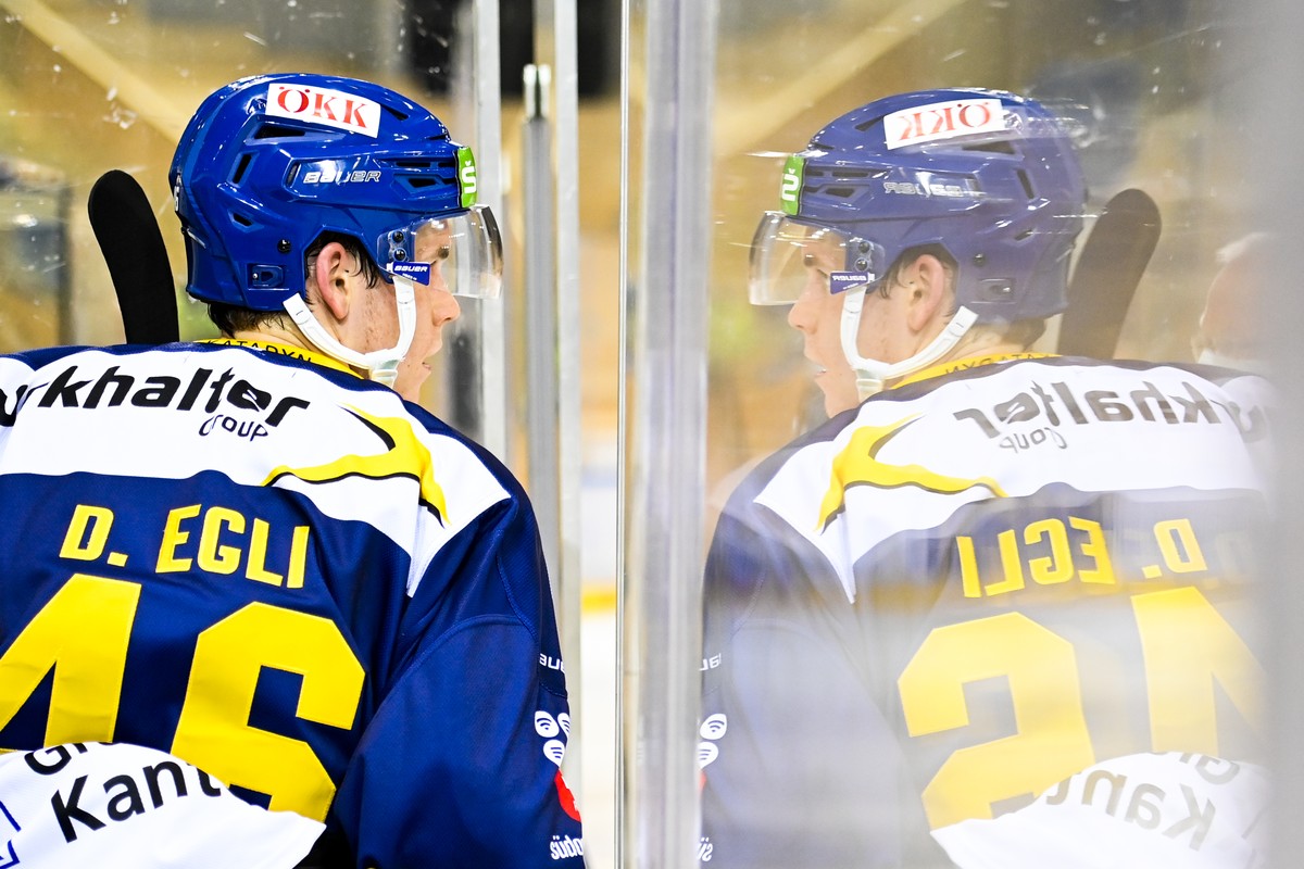 Davos' Dominik Egli beim Eishockey Testspiel der National League zwischen dem HC Davos und dem HC Lugano, am Dienstag, 24. August 2021, im Eisstadion in Davos. (KEYSTONE/Gian Ehrenzeller)