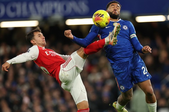 Arsenal's Martin Zubimendi, left, challenges for the ball with Chelsea's Reece James during the English Premier League soccer match between Chelsea and Arsenal in London, England, Sunday, No ...