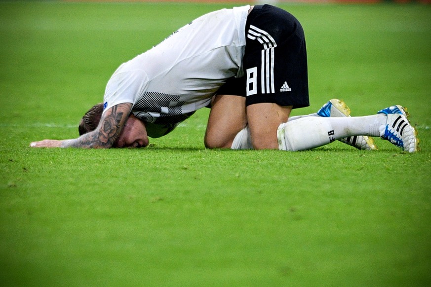 epa07091316 Germany&#039;s Toni Kroos lies on the pitch during the UEFA Nations League, league A, group 1, soccer match between the Netherlands and Germany at Johan Cruijff ArenA in Amsterdam, Germany ...