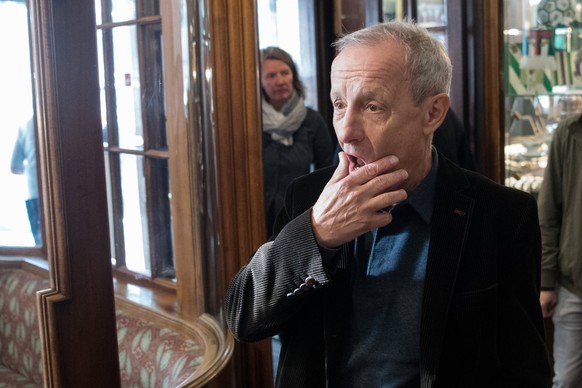 epa06307485 Former member of the Austrian Green Party and head of the list Pilz, Peter Pilz arrives for a press conference in Vienna, Austria, 04 November 2017. Pilz announced his resignation of the l ...
