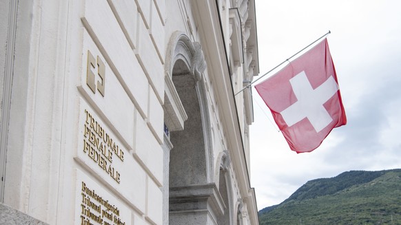 Das Bundesstrafgericht in Bellinzona am Montag, 19. August 2024. Die Strafkammer des Bundesstrafgerichts hat mit der Befragung der Mutter eines zum Islam konvertierten Genfers begonnen, der sich der T ...