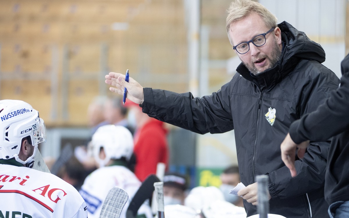 Oltens Head Coach Frederik Soederstroem, waehrend einem Vorbereitungsspiel zwischen den SCL Tigers und dem EHC Olten am Freitag, 14. August 2020, im Ilfisstadion in Langnau. (KEYSTONE/Marcel Bieri)