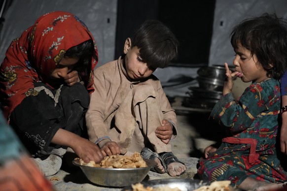 Kinder in Afghanistan durchleben derzeit schwere Zeiten.