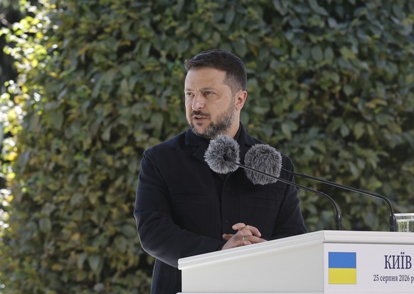 epa13190587 Ukrainian President Volodymyr Zelensky speaks during a joint press conference with President of Estonia Alar Karis (not pictured) at the Mariinsky Palace in Kyiv, Ukraine, 25 August 2026,  ...