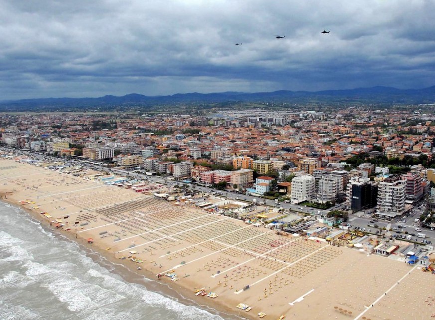 Fertig gebadet: Nach starkem Regen am Wochenende ist das Wasser an den Stränden von Rimini zu stark mit Bakterien verseucht. (Archivbild)