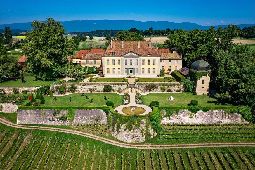 Das Château de Vullierens alleine ist schon wegen der Lage ein Besuch wert. Ins Schloss kann man allerdings nicht.