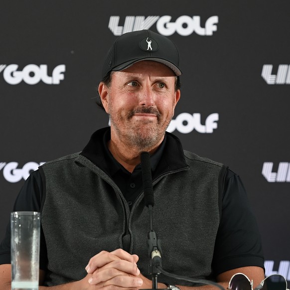 epa10001512 US golfer Phil Mickelson addresses a press conference during the LIV Golf Invitational series at the Centurion Golf Club in St. Albans, Britain, 08 June 2022. EPA/ANDY RAIN