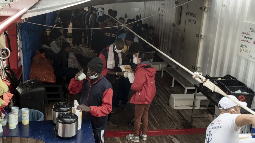 Migrants receive 24-hours survival kits on the deck of the Ocean Viking rescue ship, in the Mediterranean Sea, near the coast of Sicily, southern Italy, Sunday, Nov. 6, 2022. Italy&#039;s new governme ...