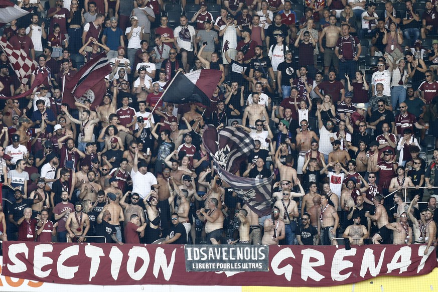 Servettes Fans im Super League Spiel zwischen BSC Young Boys Bern und Servette FC am Sonntag, 21. Juli 2019 im Stade de Suisse in Bern. (KEYSTONE/Peter Klaunzer)