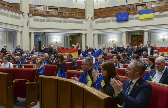 epa10485678 Lawmakers applaud as Spanish Prime Minister Sanchez (not pictured) gives a speech to the Verkhovna Rada, the Ukrainian Parliament, in Kyiv, Ukraine, 23 February 2023. Pedro Sanchez arrived ...
