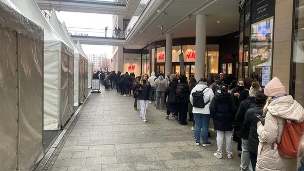 Schlange an der Mall of Berlin wegen Dubai-Schokolade