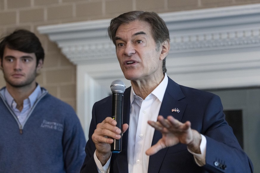 Mehmet Oz, a Republican candidate for U.S. Senate in Pennsylvania, speaks during a campaign event in Malvern, Pa., Saturday, Oct. 15, 2022. (AP Photo/Laurence Kesterson)
Mehmet Oz