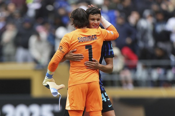Inter Milan&#039;s Yann Sommer, front, and Valentin Carboni celebrate at the end of the Club World Cup Group E soccer match between Inter Milan and Urawa Red Diamonds in Seattle, Saturday, June 21, 20 ...