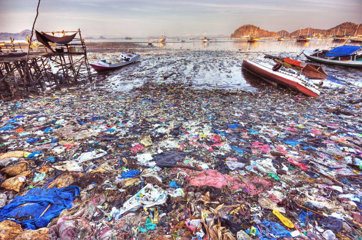 [UNVERIFIED CONTENT] Plastic trash pollution on beach of Labuan Bajo (Flores Island).

It is sad to see that in that small fishing town which is the gateway to the Komodo Islands, a nearby protected n ...