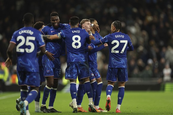 Chelsea&#039;s Cole Palmer celebrates with his teammates after scoring his side&#039;s fourth goal during the English Premier League soccer match between Tottenham Chelsea, at the Hotspur stadium in L ...