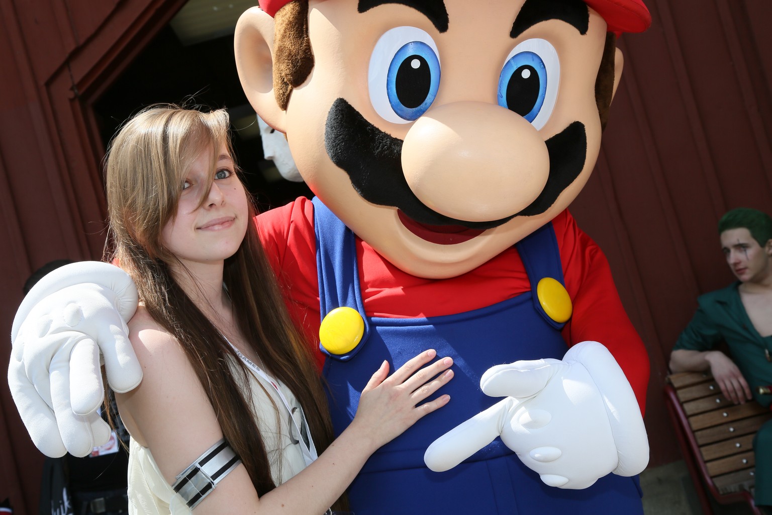 Mario weiss, wie man mit den Ladys umgeht.