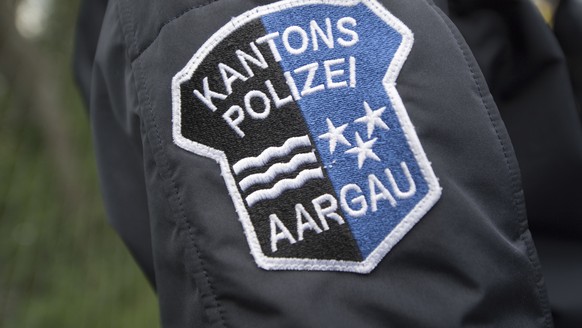 Das Logo der Kantonspolizei Aargau auf der Uniform eines Polizisten am "Tag der offenen Tuer" in der Interkantonalen Polizeischule IPH vom Samstag 20. Mai 2017 in Hitzkirch im Kanton Luzern. ...