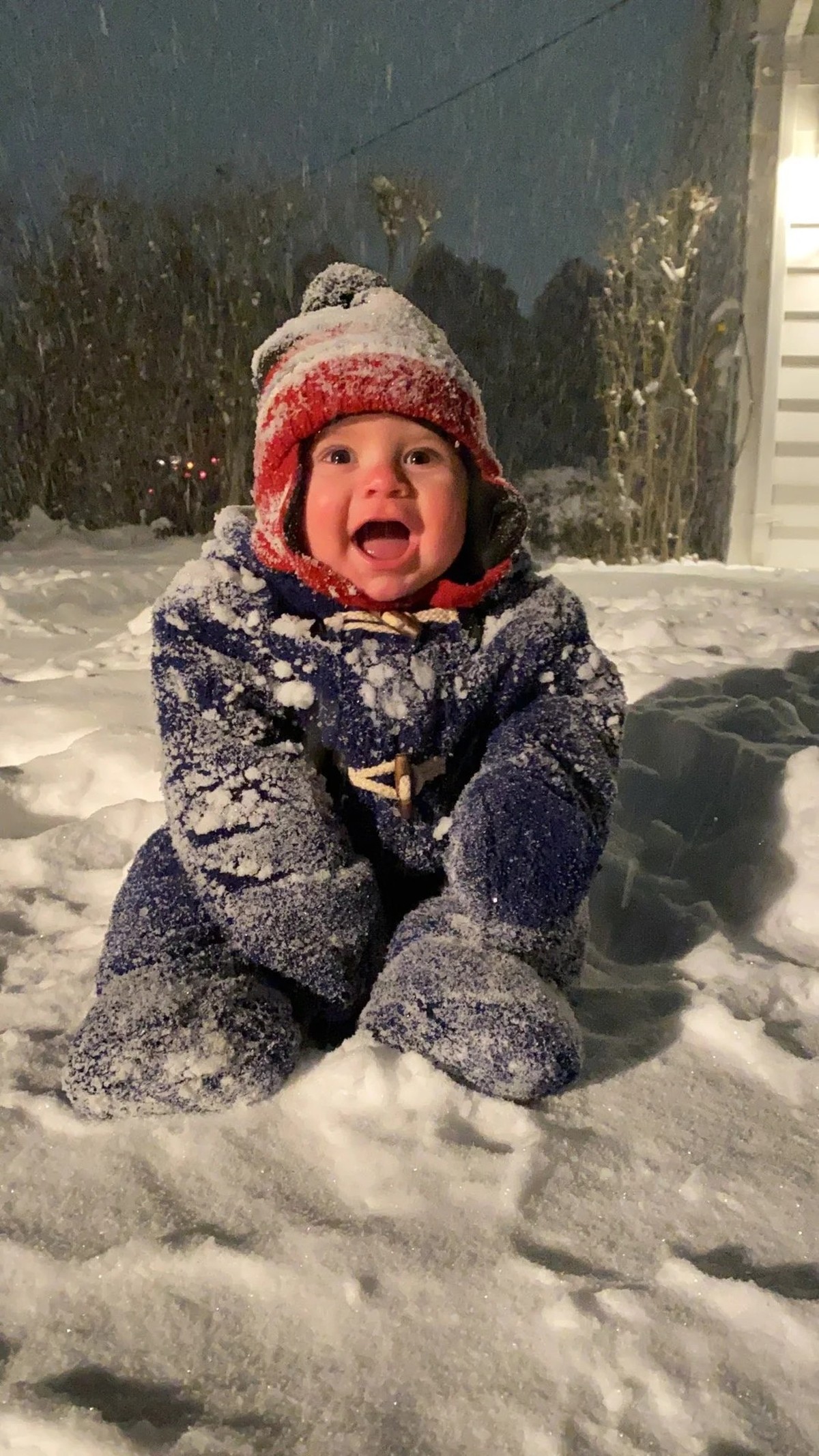 zum ersten mal schnee sehen

https://www.reddit.com/r/myfirstsnow/comments/18bf7ea/my_sons_first_time_in_the_snow/