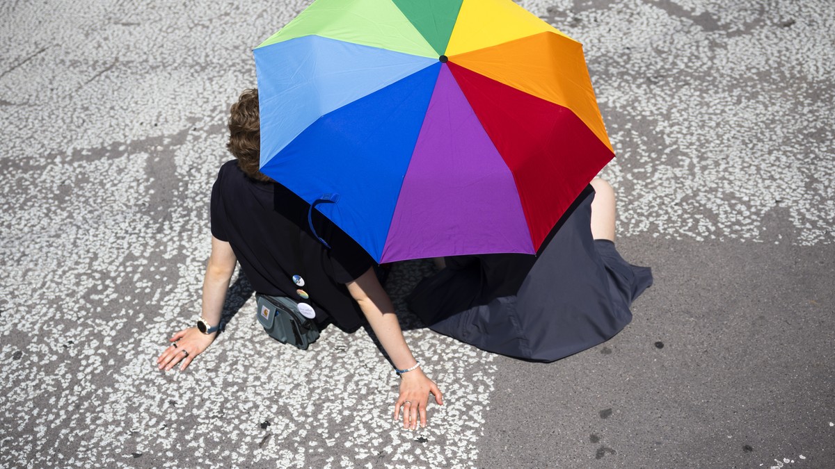 Tausende-demonstrieren-bei-Pride-in-Bern-f-r-Anliegen-queerer-Menschen