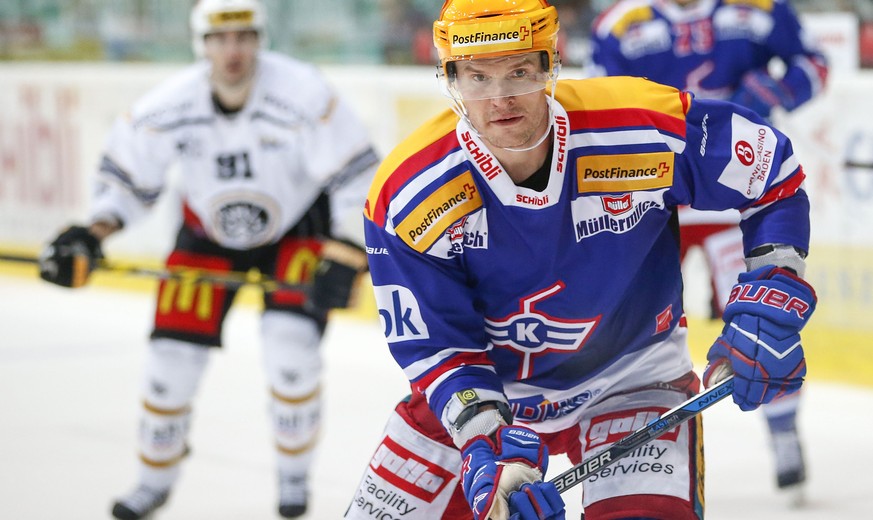 Kloten Flyers Stuermer Tommi Santala waehrend dem Eishockey-Meisterschaftsspiel der National League A zwischen den Kloten Flyers und den HC Lugano am Dienstag, 23. Februar 2016, in der SWISS Arena in  ...