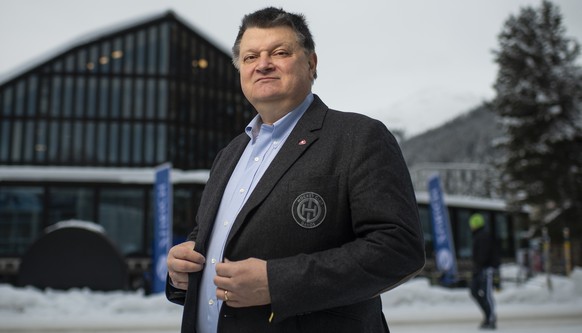 ARCHIV - ZUM KEYSTONE-SDA-TEXT UEBER DEN HC DAVOS-PRAESIDENTEN GAUDENZ DOMENIG STELLEN WIR IHNEN FOLGENDES BILD ZUR VERFUEGUNG - Gaudenz F. Domenig, president of HC Davos, poses at the 93th Spengler C ...