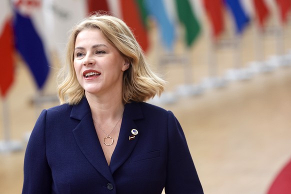 epa12198315 Latvia&#039;s Prime Minister Evika Silina arrives to attend the EU leaders&#039; Summit in Brussels, Belgium, 26 June 2025. EU leaders gather for a two-day summit to address geoeconomic ch ...