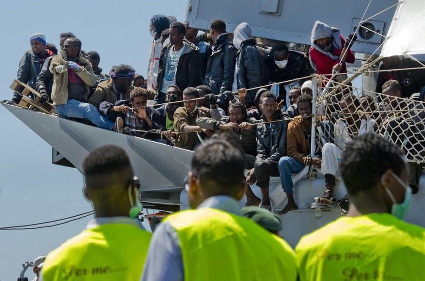 Die Flüchtlinge im Mittelmeer sind zum Politikum geworden. Eine Lösung hat bisher niemand.