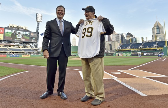 In this Wednesday, April 26, 2017 photo, Pittsburgh Pirates president Frank Coonelly, left, honors usher Phil Coyne during a pregame ceremony before a baseball game agains the Chicago Cubs at PNC Park ...