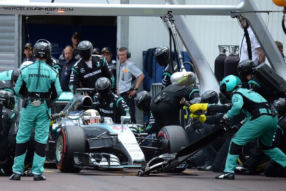 Der folgenschwere Boxenstopp von Lewis Hamilton.