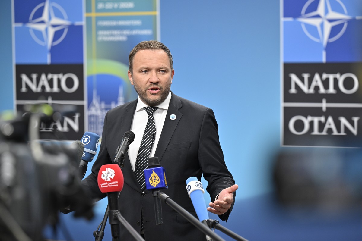 Estonian Foreign Minister Margus Tsahkna speaks at the doorstep of the NATO foreign ministers' meeting at Sea U in Helsingborg, Sweden, Friday, May 22, 2026. (Johan Nilsson/TT News Agency via AP) ...