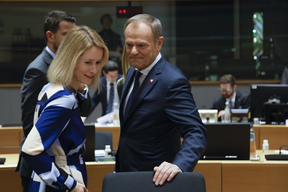 Poland&#039;s Prime Minister Donald Tusk, right, speaks with Estonia&#039;s Prime Minister Kaja Kallas during a round table meeting at an EU-Western Balkans summit in Brussels, Wednesday, Dec. 13, 202 ...