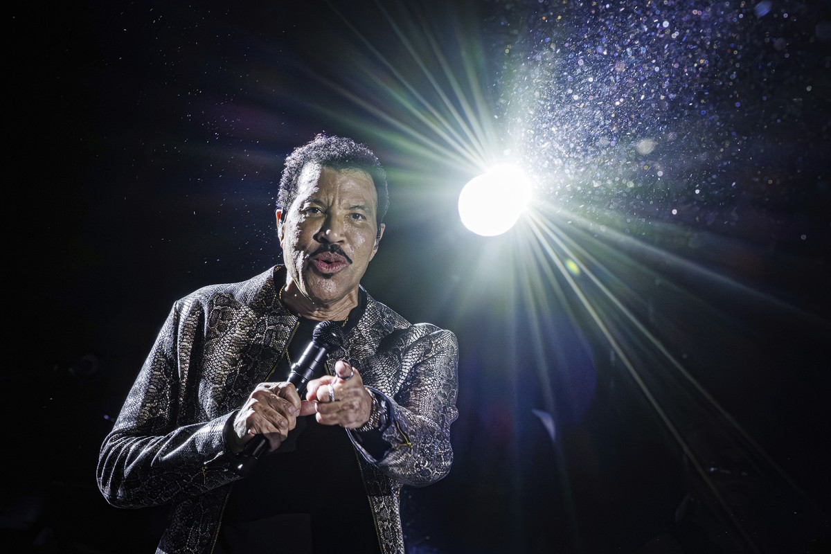 Singer, songwriter and producer Lionel Richie from the U.S. performs on the Lake stage during the 59th Montreux Jazz Festival (MJF), in Montreux, Switzerland, Thursday, July 10, 2025. (Valentin Flaura ...