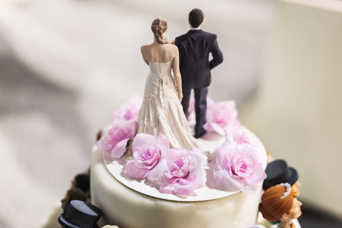 A wedding cake with the bridal couple from a 3D-printer at the wedding exhibition in Zurich, Switzerland, pictured on January 9, 2016. (KEYSTONE/Christian Beutler)

Das Hochzeitspaar aus dem 3d Druc ...