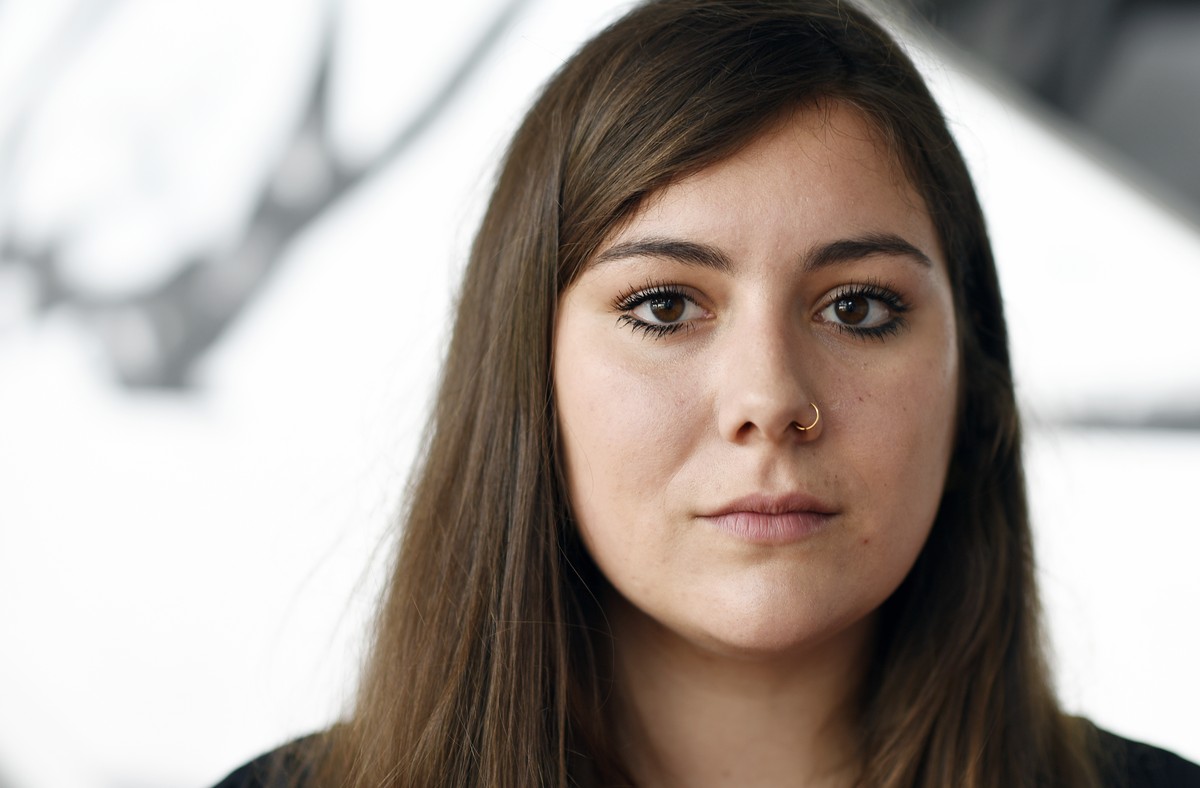 Samira Marti, Kandidatin als neue JUSO-Praesidentin, vor der Delegiertenversammlung der JUSO in Zuerich am Samstag, 18. Juni 2016. Am 18. Juni tritt Fabian Molina als JUSO-Praesident zurueck. Samira M ...