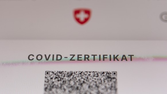 Der Code fuer den Covid-Impfpass wird auf dem Mobiltelefon angezeigt, am Samstag, 25. September 2021 in Bern. (KEYSTONE/Alessandro della Valle)