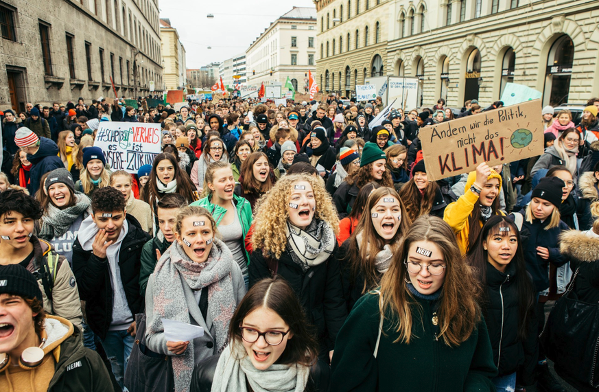 Wer im Unterricht fehlt und stattdessen streikt, muss an einigen Schulen mit Konsequenzen rechnen.&nbsp;